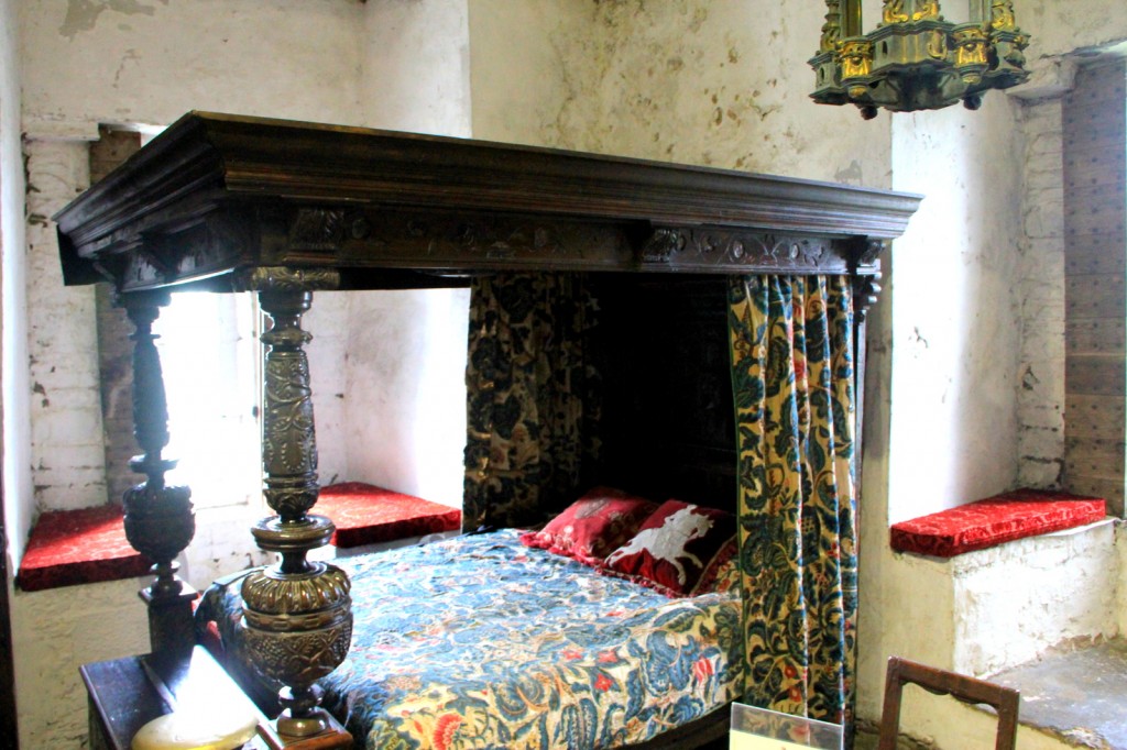 Bedroom in Bunratty Castle