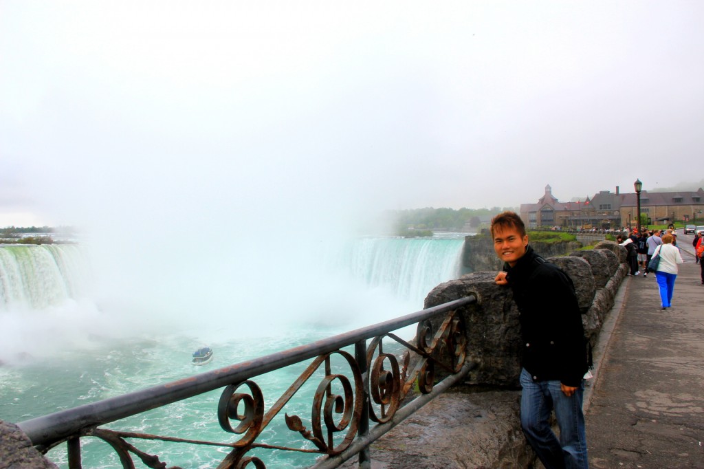 Full view of the Horseshoe Falls