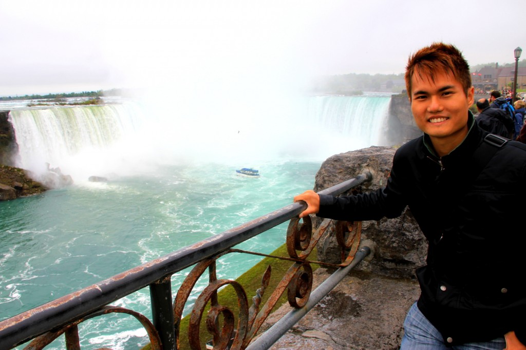 Full view of the Horseshoe Falls