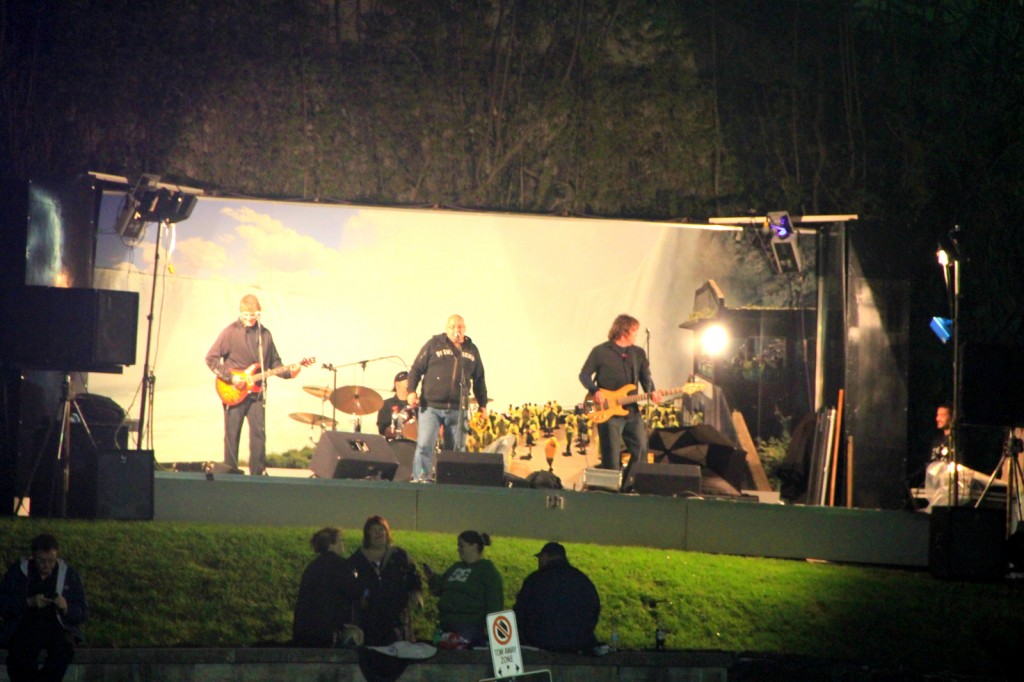 Live music band at Clifton Hill