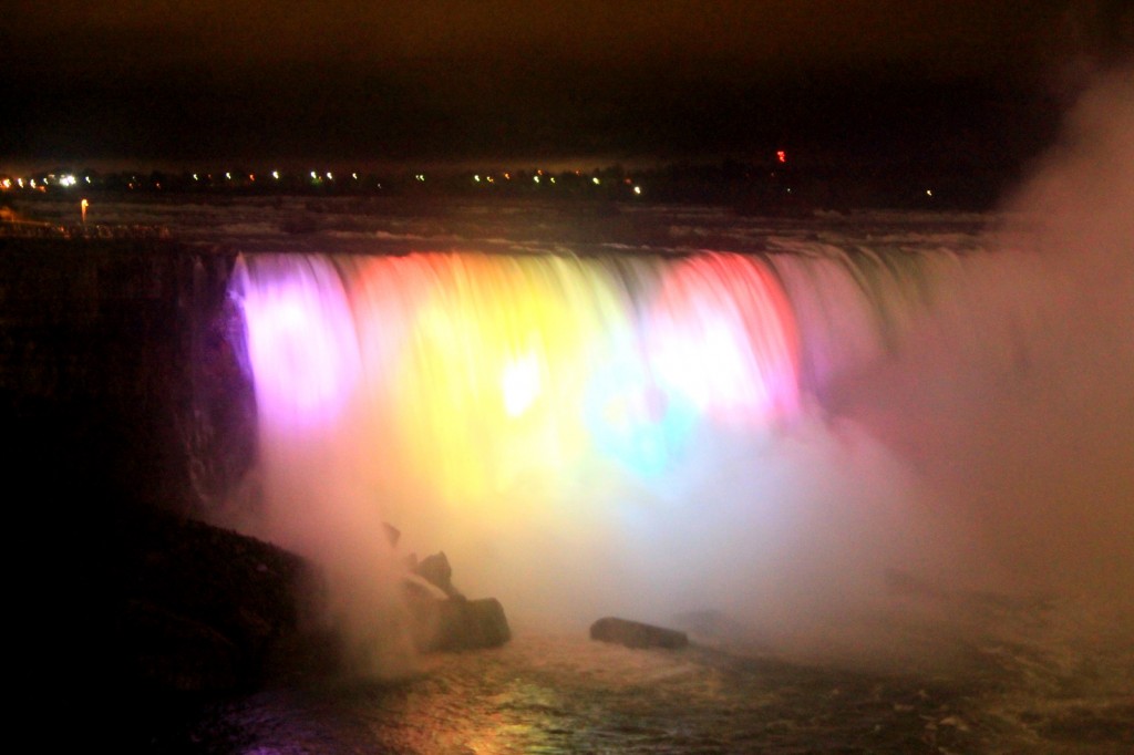 Night view of Horseshoe Falls