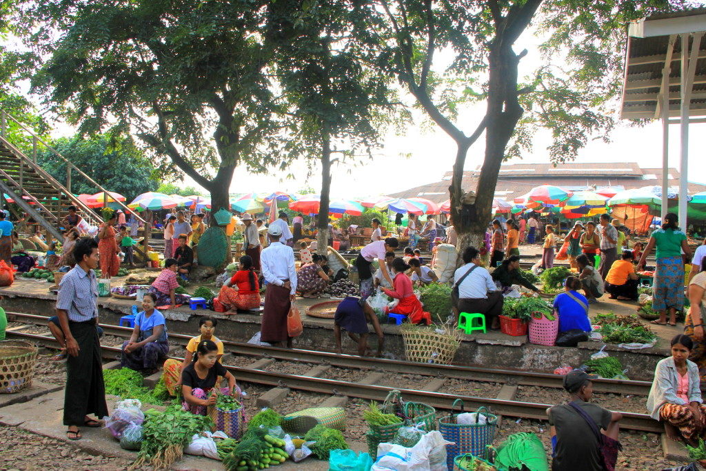 The bustling Danyingon Market