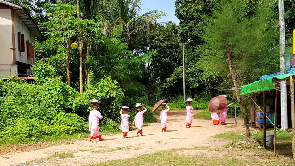 Burmese Little Nuns
